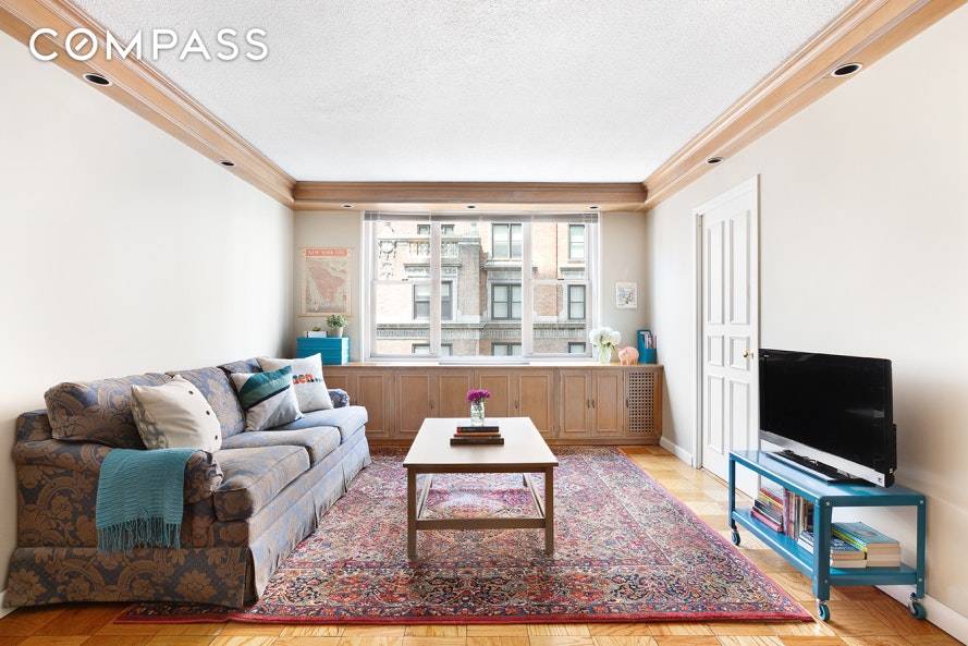 Set on the 11th floor, in one of the finest buildings in Murray Hill, comes this fabulous and spacious 1bedroom 1bathroom home on the tree lined corner of Lexington Avenue ...