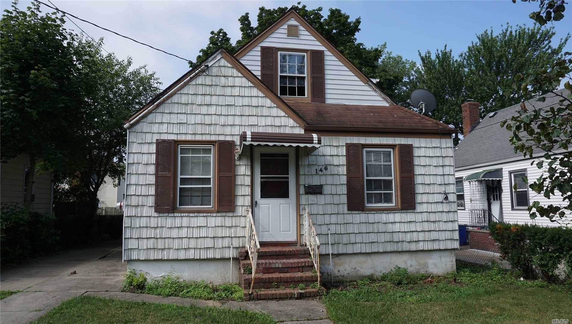 permits in process to be completely renovated 4 bedrooms, 2 full bath, new kitchen and appliances, full finished basement, new siding and roofing to installed you can choose all finishes ...