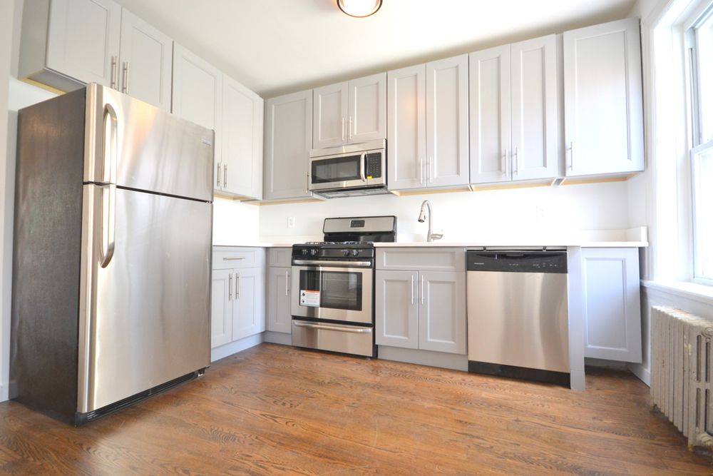Enjoy this renovated 2 bedroom in Boerum Hill !