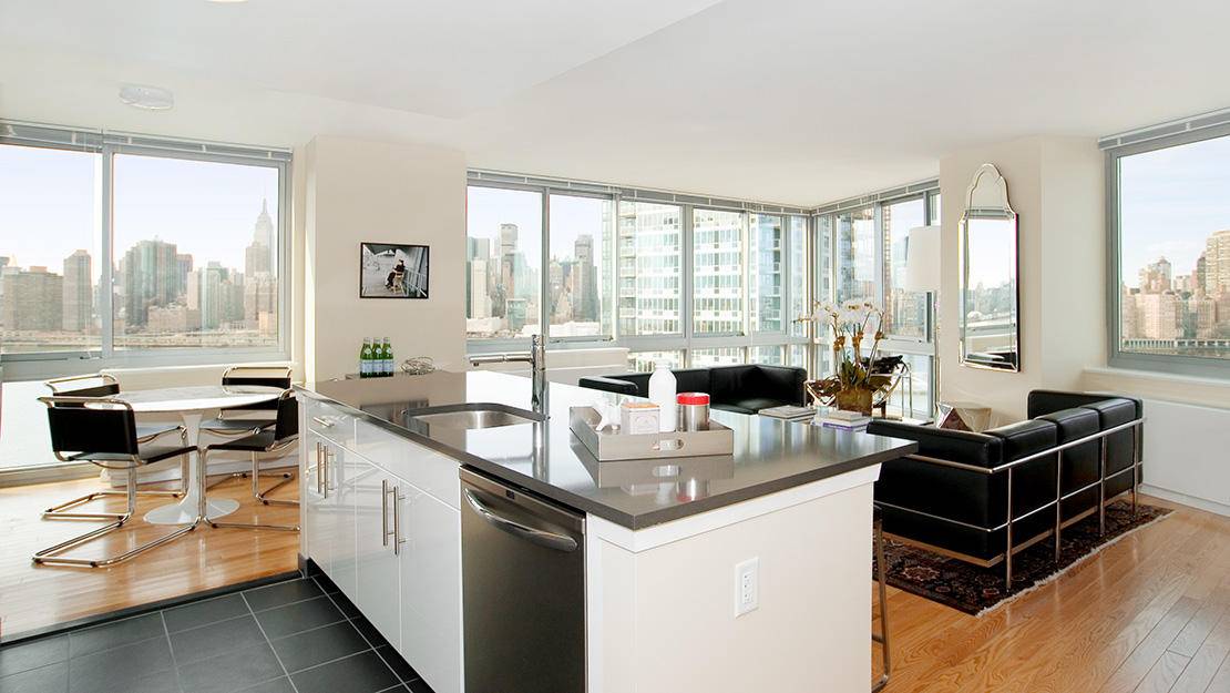 Amazing, Corner 2 Bed, 2 Bath, with an Island Kitchen, Floor-to-Ceiling Windows, an Impressive Living and Dining Area, Washer/Dryer, and a Balcony with Breathtaking Panoramic Views of the Upper East Side, the 59th St. Bridge, and the Manhattan Skyline.