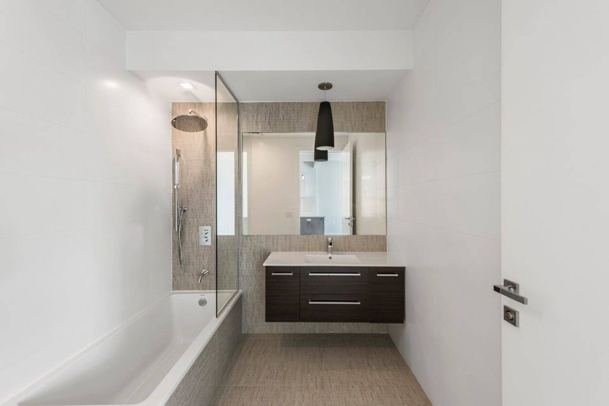 A brand new condo situated a block away from McCarren Park, this contemporary 1 bedroom, 1 bathroom home blends modern fixtures and finishes with private outdoor space.