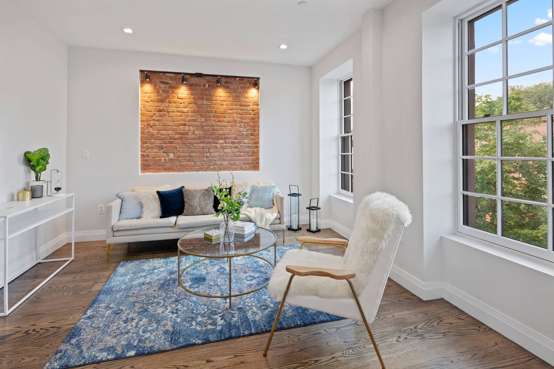 We are proud to present 162 Washington Avenue, a brand new boutique condominium in Brooklyns stylish Clinton Hill neighborhood.
