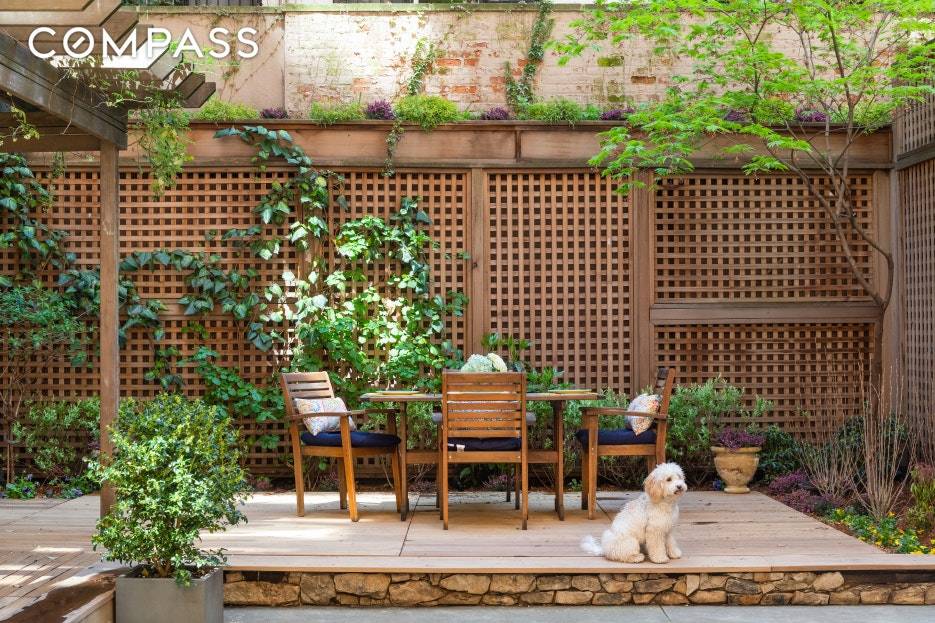 270 W 19th Street 1B is an extraordinary garden duplex located within in a boutique condominium building on 19th Street between 7th and 8th Avenues.