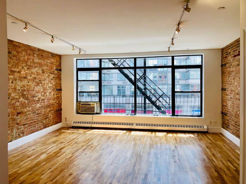 1000 Square Feet One Bedroom Apartment for Rent in Manhattan