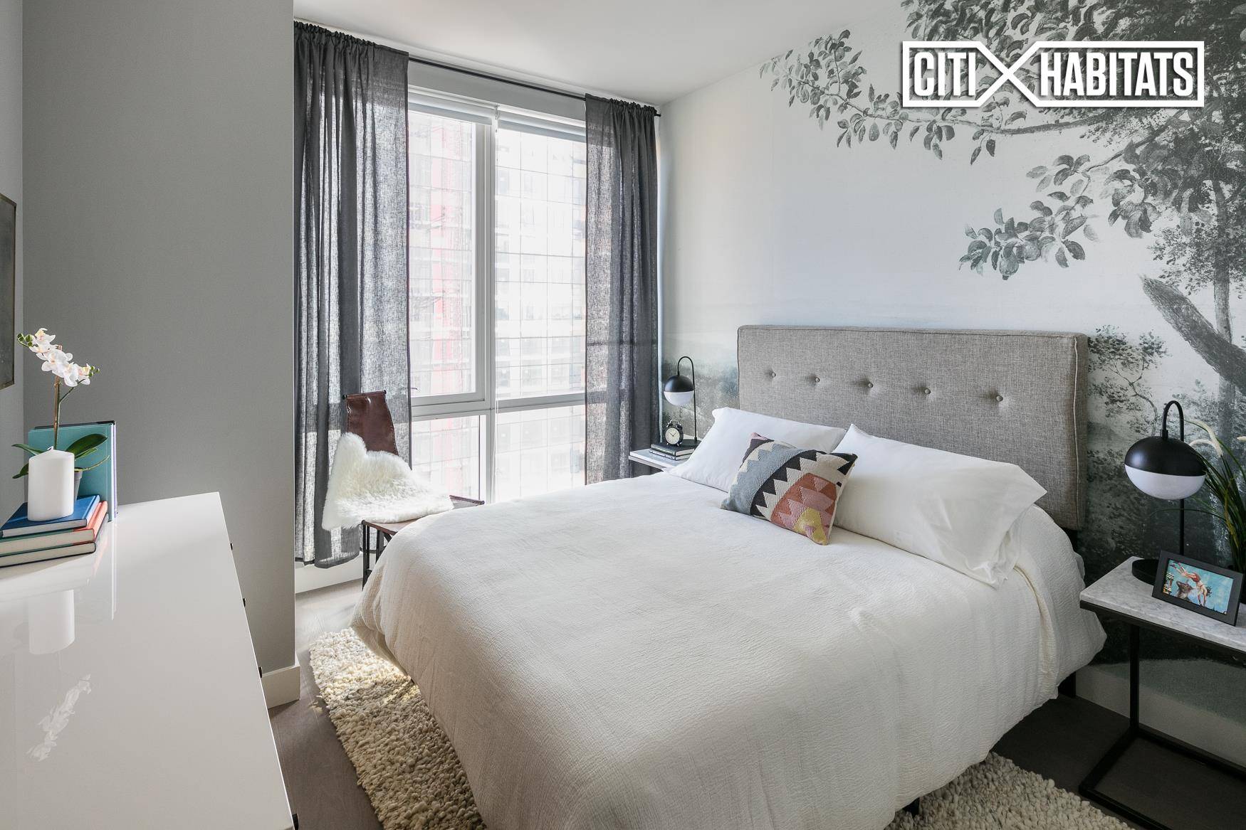 Brand New to the Market. NO FEEThis is true 2 bed 2 bath apartment on 50th floor with exposures on 3 sides and gorgeous views of Manhattan, Brooklyn and Queens ...