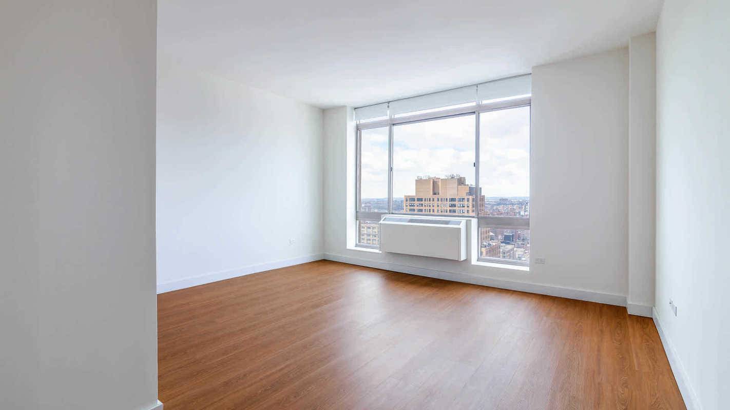 Spacious Studio Rental Apartment With Floor To Ceiling Windows And Amenities!