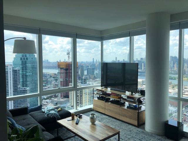 Amazing Two Bed Two Bath Apartment for Sub Lease with CITY VIEWS!!