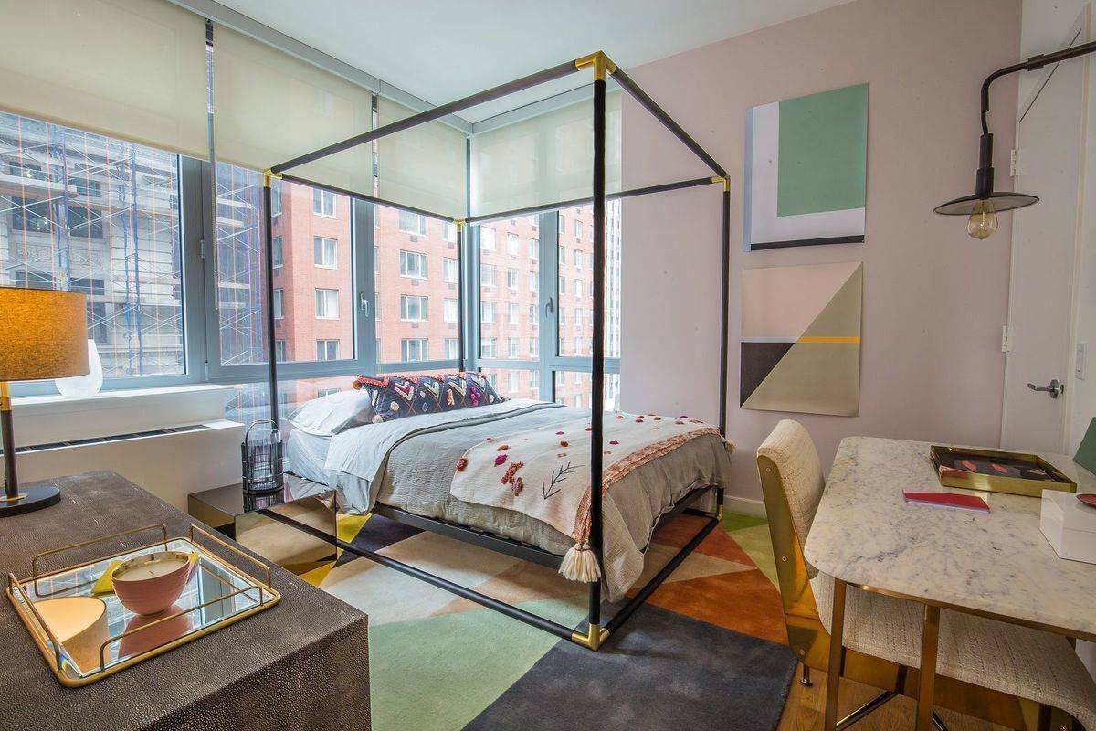 Luxury Tribeca High Rise Building Offering Immediate Move In!