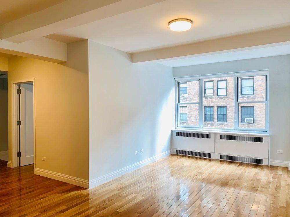 Luxury Two Bedroom Renovated Apartment Blocks Away From Grand Central
