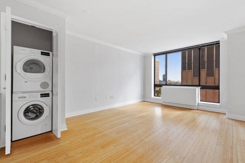 Newly Constructed One Bedroom Apartment With Huge Amenity Space One Month Free Near Grand Central!