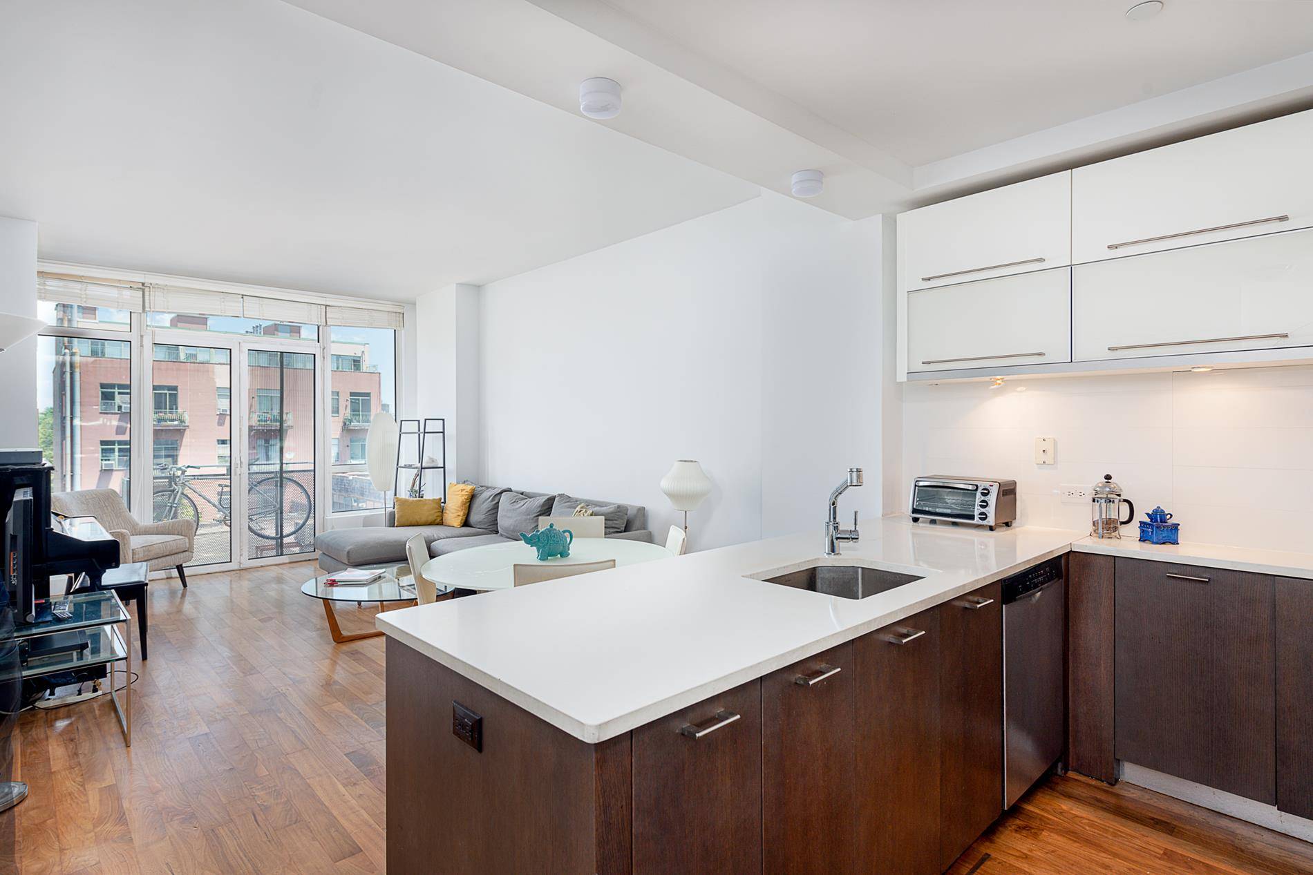 Two bedroom Condo Located On The Northside Of Williamsburg.