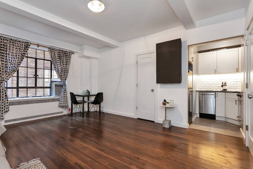 Move right in to this fabulous studio in the heart of Murray Hill.