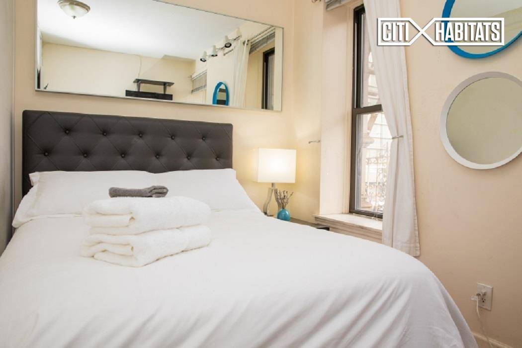 Stay in Chinatown in this vibrant 4 bedroom apartment.