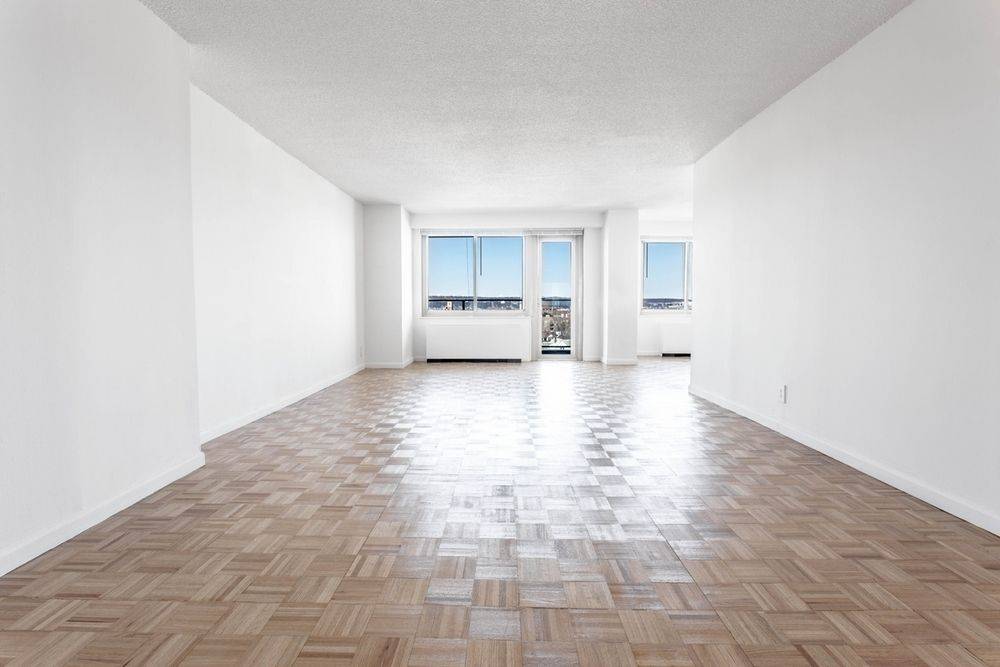 Bright & Spacious 4 Bedroom Apartment in Riverdale With Balcony