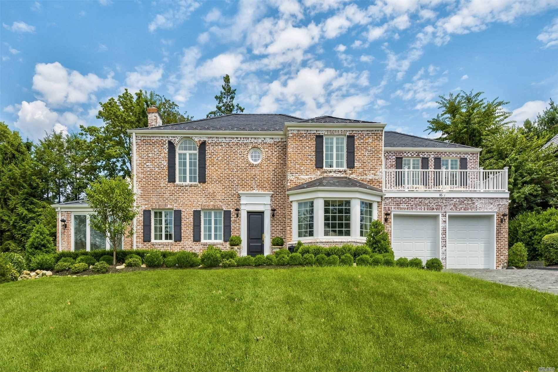Beautiful CH Colonial in Strathmore Vanderbilt w gorgeous curb appeal.