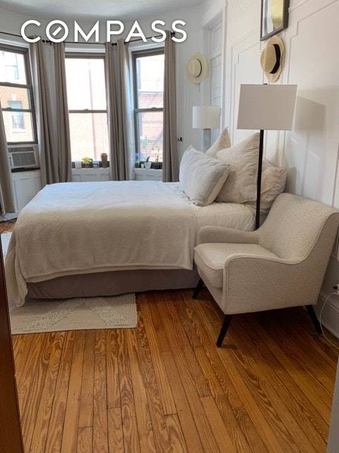 Spacious Convertible 4 bedroom 1 Bathroom apartment Located in the Heart of Astoria 30th ave and 34th street, steps from N, Q, August 1 Move in Date.