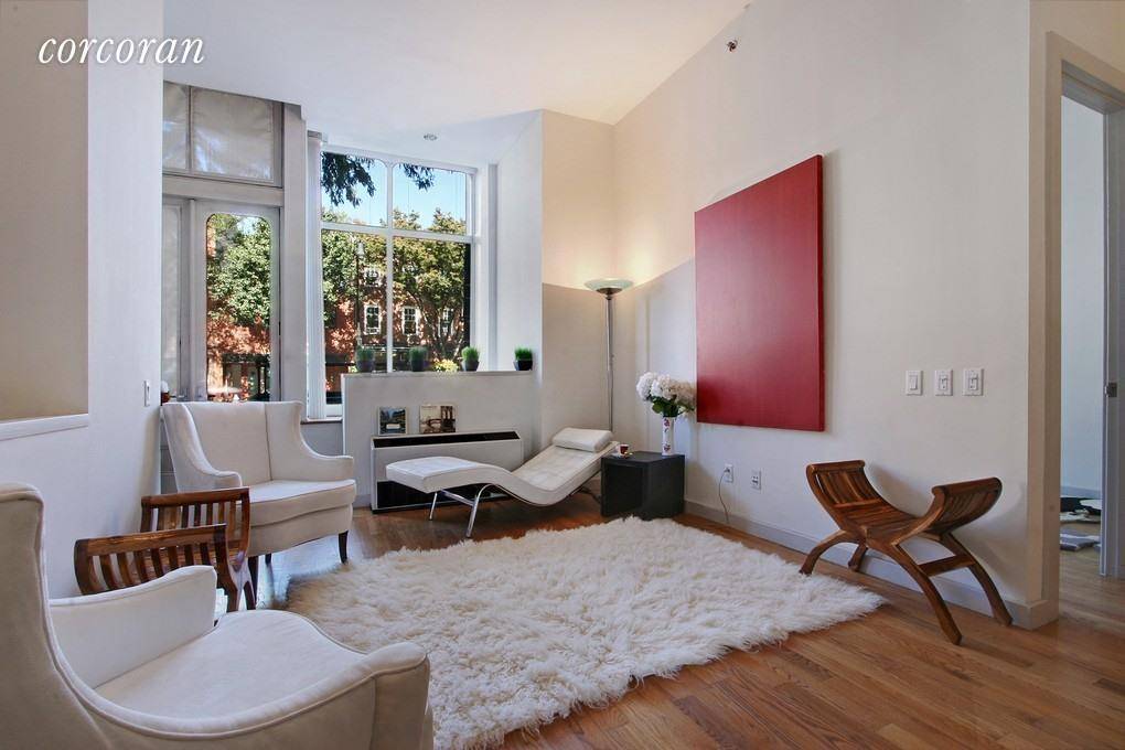 Very pretty pet friendly ground floor 1 bedroom in historic Cobble Hill FS building featuring common roof deck with city and river views, smart card operated laundry, cool fitness center, ...