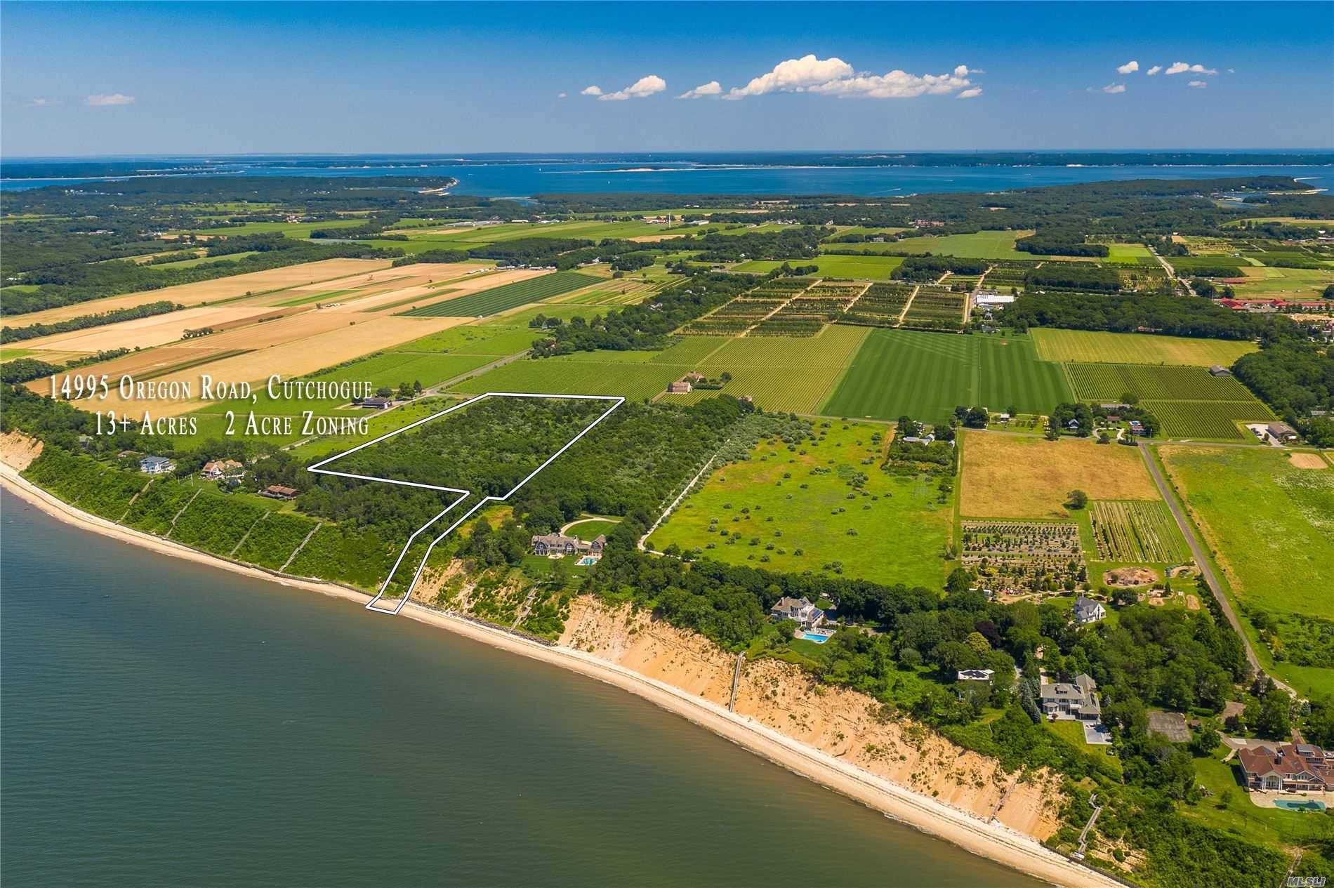 Located in the heart of Long Island Wine Country, this flat 13.