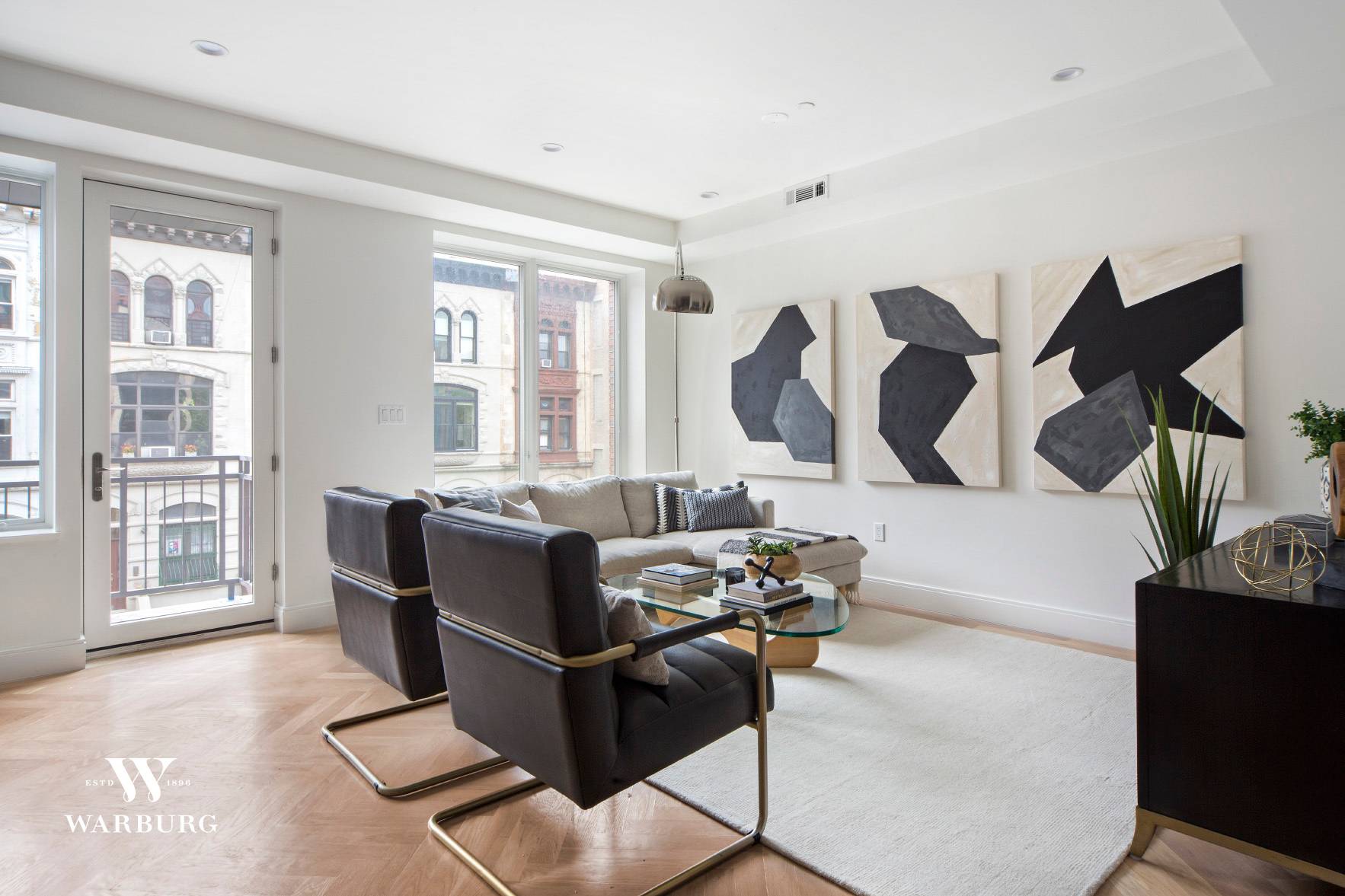 The perfect combination of space, luxury, and lightA A A welcome home to 215 West 122nd Street.