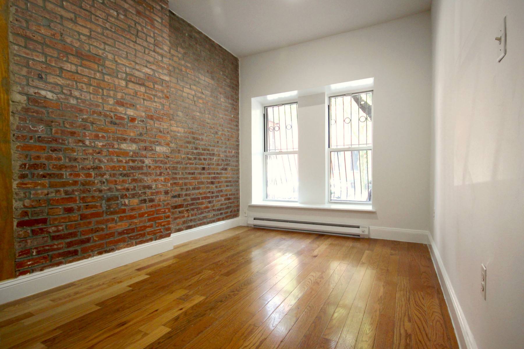 NO FEE Sunny Remodeled Duplex Apartment on a Tree Lined street in Fort Greene.