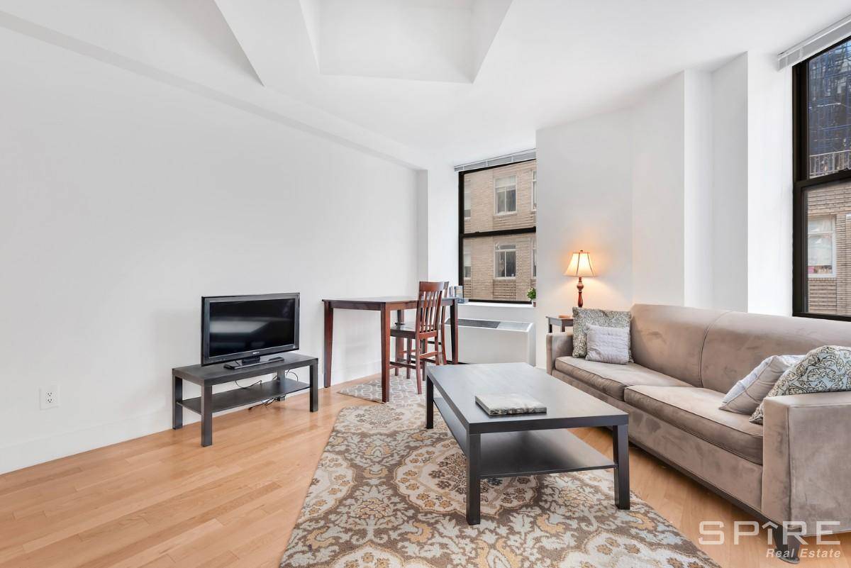 Spacious 2BR In The Center of Financial District !