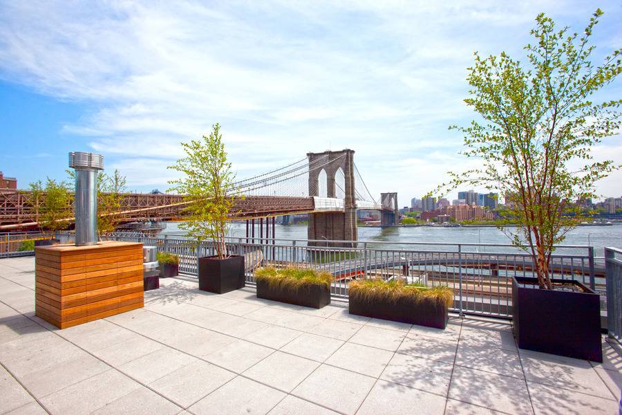 NO FEE studio with large terrace located in Manhattan’s historic South Street Seaport district.