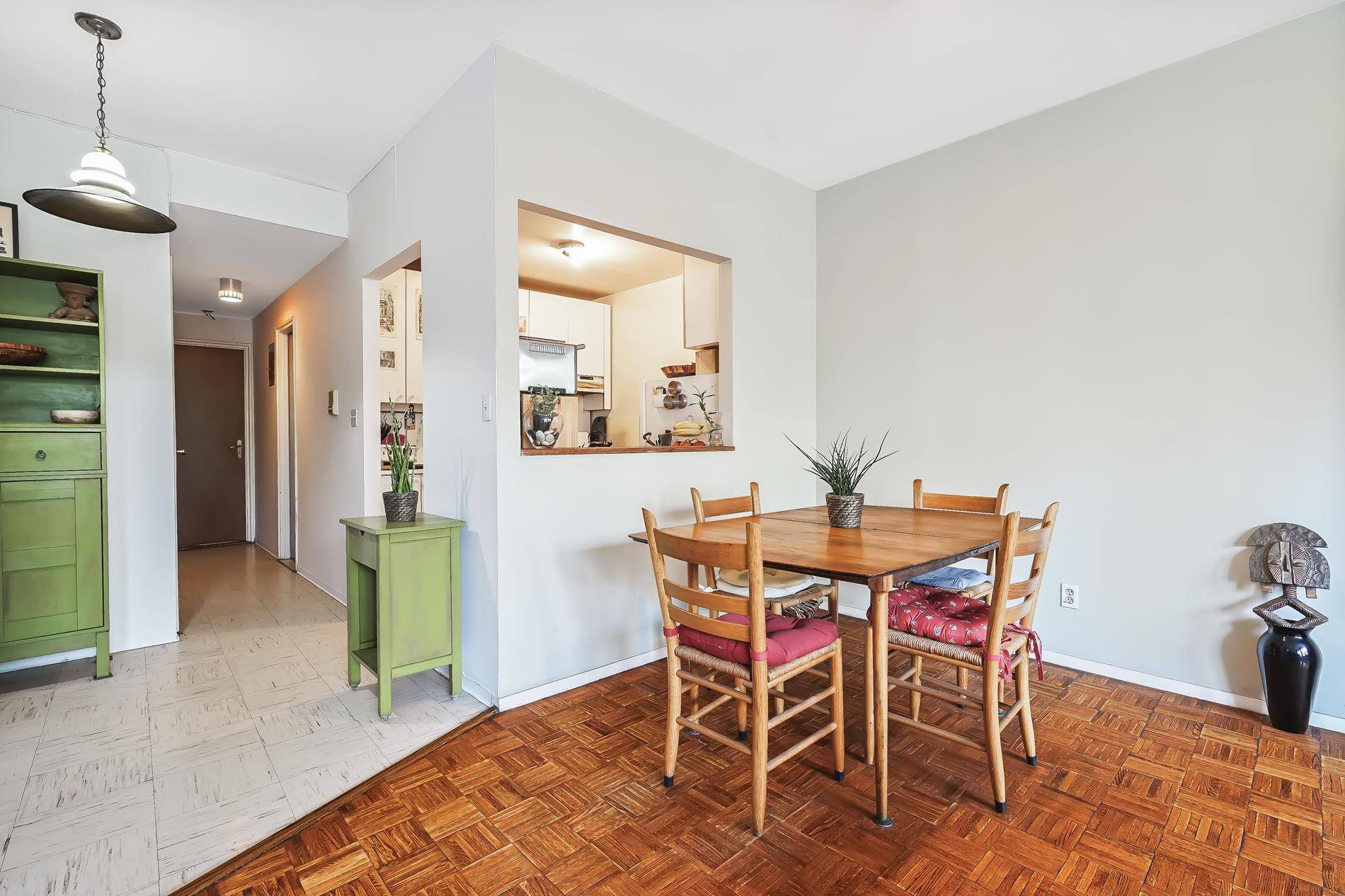 This Spacious condo is adjacent to the vibrant 5th Avenue in Park Slope, steps to many local restaurants and a short stroll to the Barclay Center and Atlantic Terminal.