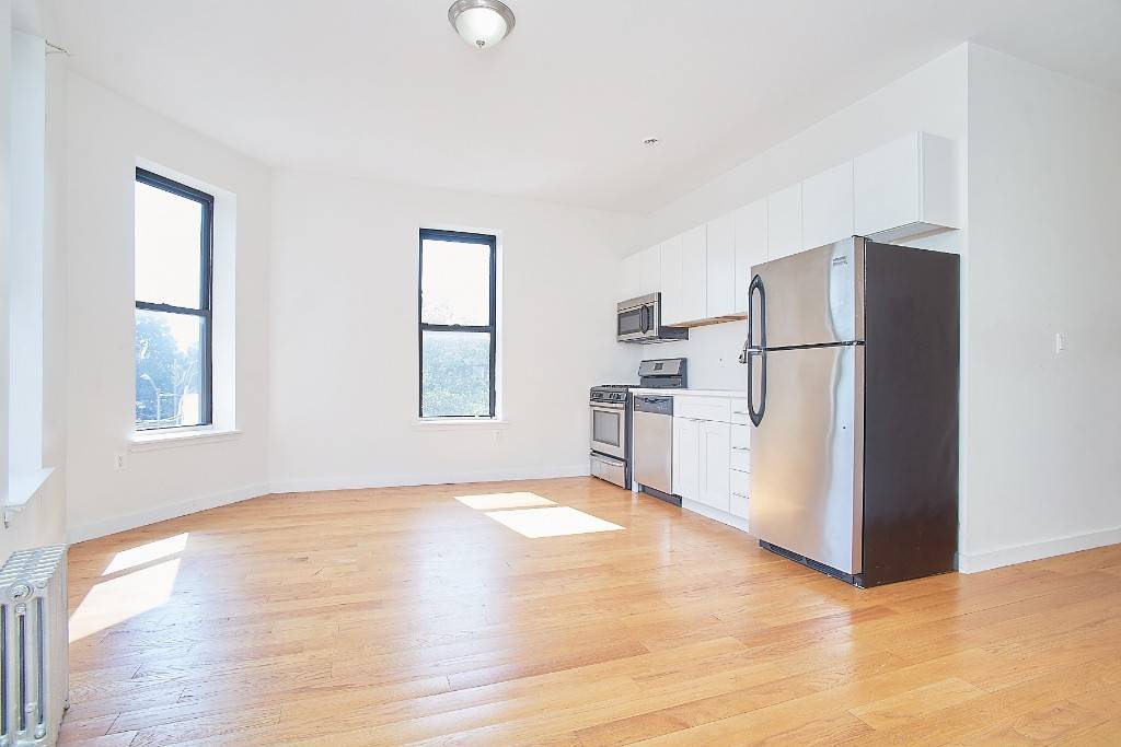 No Fee Beautiful Windsor Terrace 3 Bed 2 Bath APARTMENT FEATURES Renovated Throughout Washer Dryer In Unit Closets in every bedroom Stainless Steel Appliances Dishwasher amp ; Built in Microwave ...