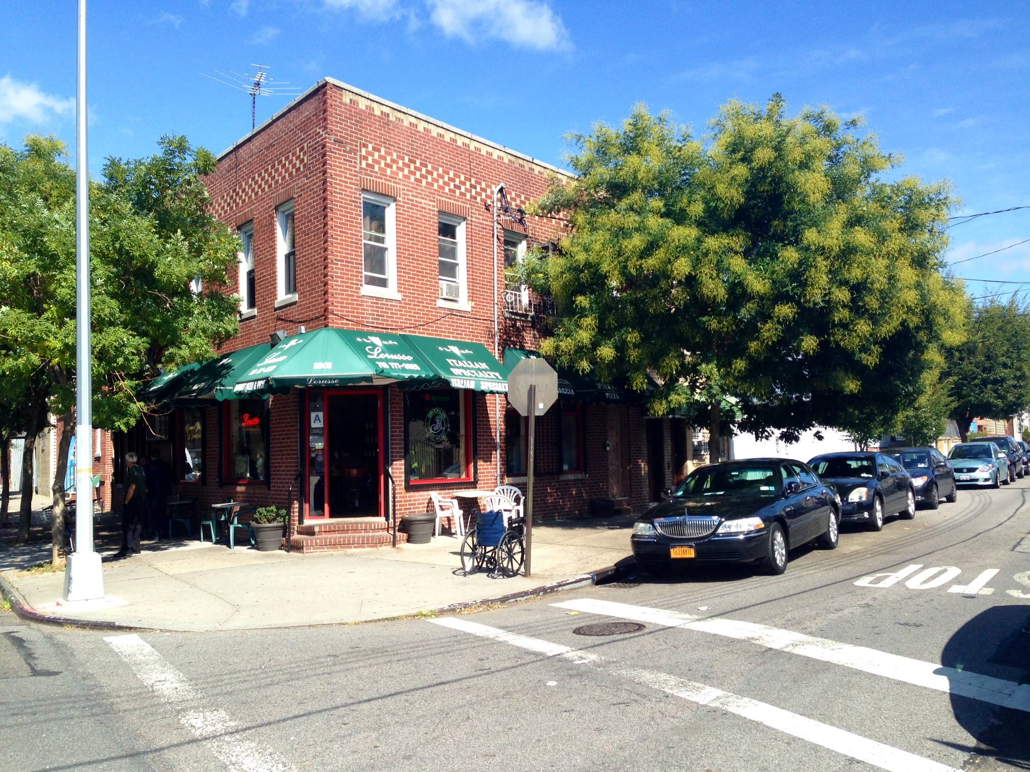 Corner lot, mixed-use commercial property in Astoria, Queens. Italian famous cafe + 3 bedroom apartment with a big terrace and a basement. Great investment opportunity!