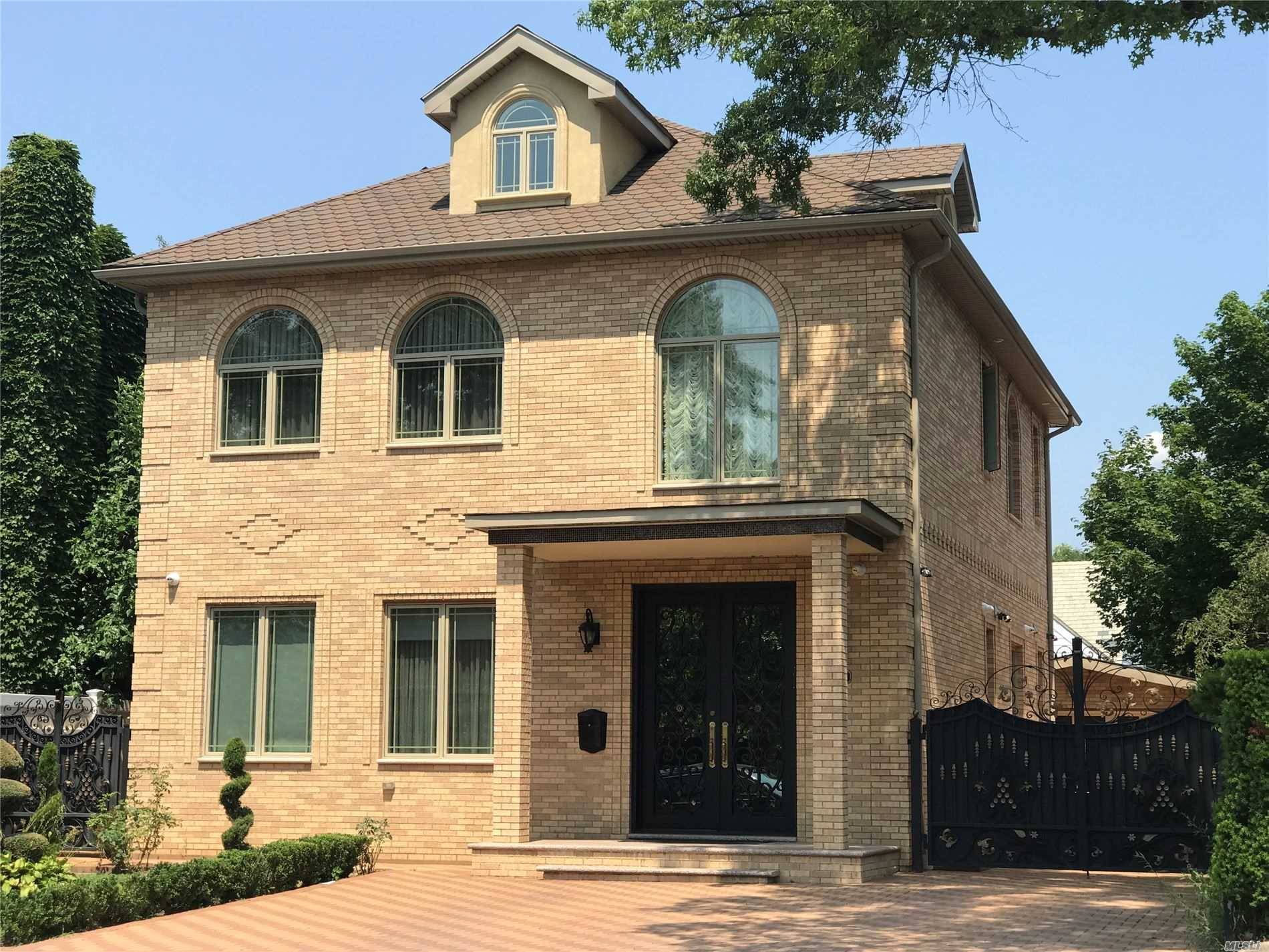 New stunningly designed and decorated, brick detached 5 BR, 4.