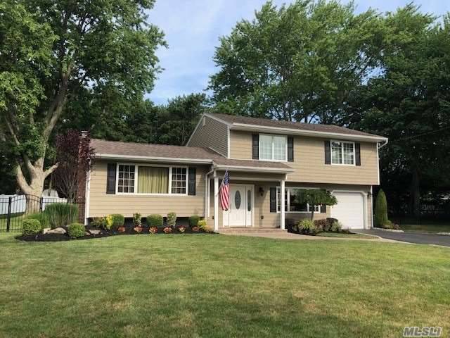Immaculate, 4 BR Splanch Colonial.
