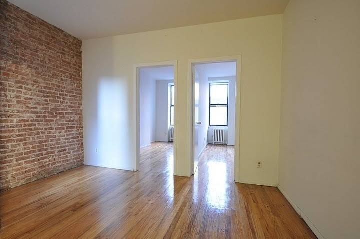 Newly renovated 2 bed, 1 Bath. Gourmet kitchen with dishwasher, Spacious livingroom