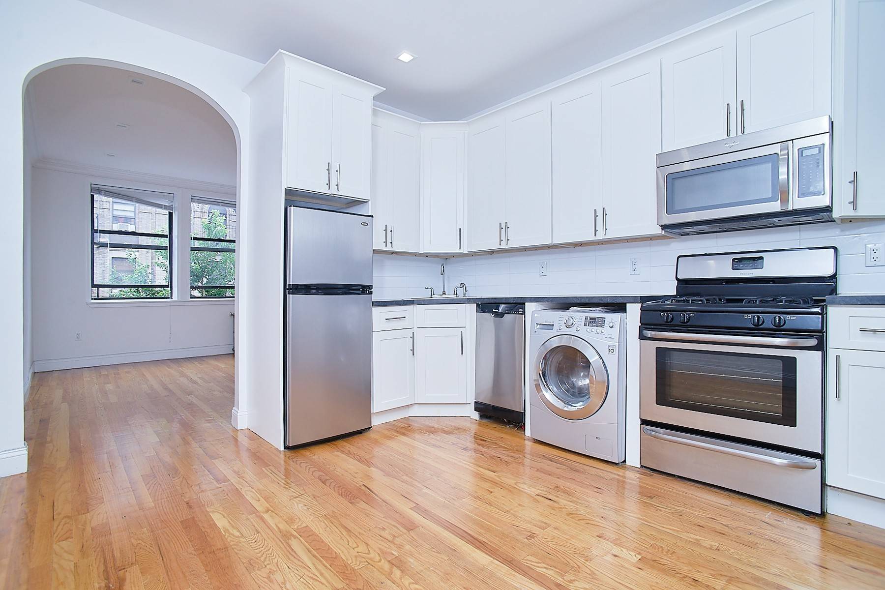 Renovated Spacious 2 bed near Central Park !