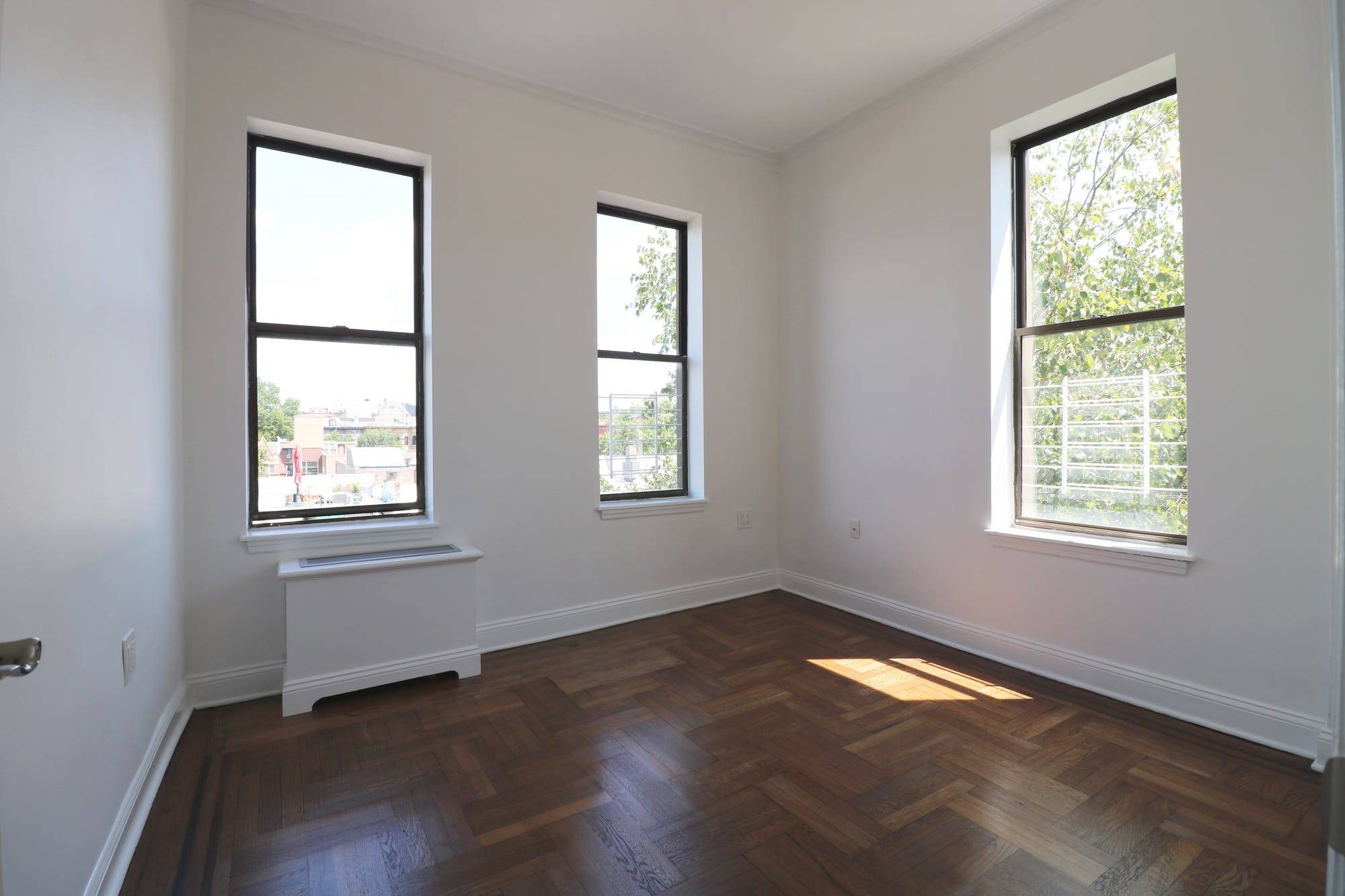 No Broker Fee ! Enjoy this renovated 3 bedroom in Park Slope with dishwasher and washer dryer in the apartment !