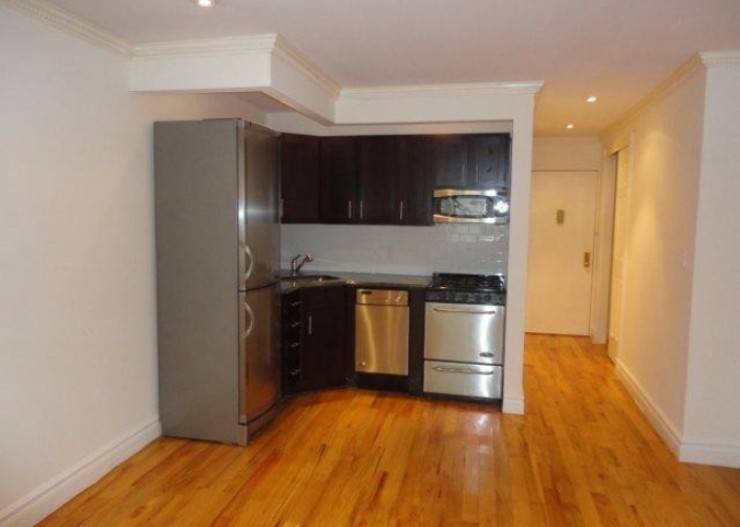 Upper East Tastefully Renovated One Bedroom with W/D!