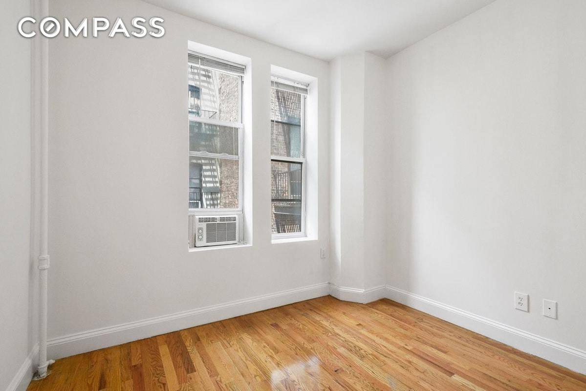 NO FEE for August 1. Excellent 3BR in prime SOHO !