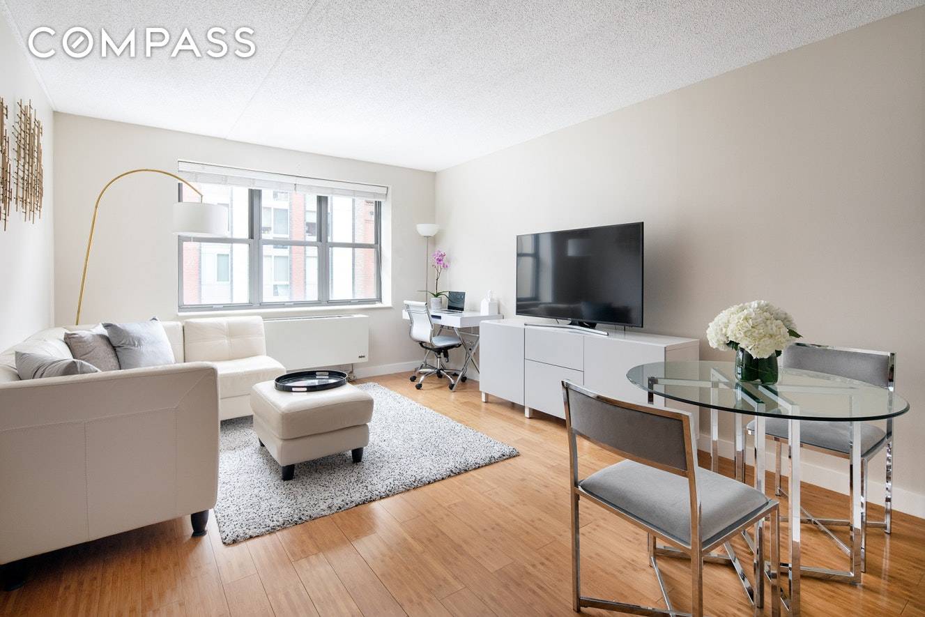 PRICE REDUCTION CLINTON WEST CONDOMINIUMS HELL'S KITCHEN 1 Bedroom 1 Bath ?