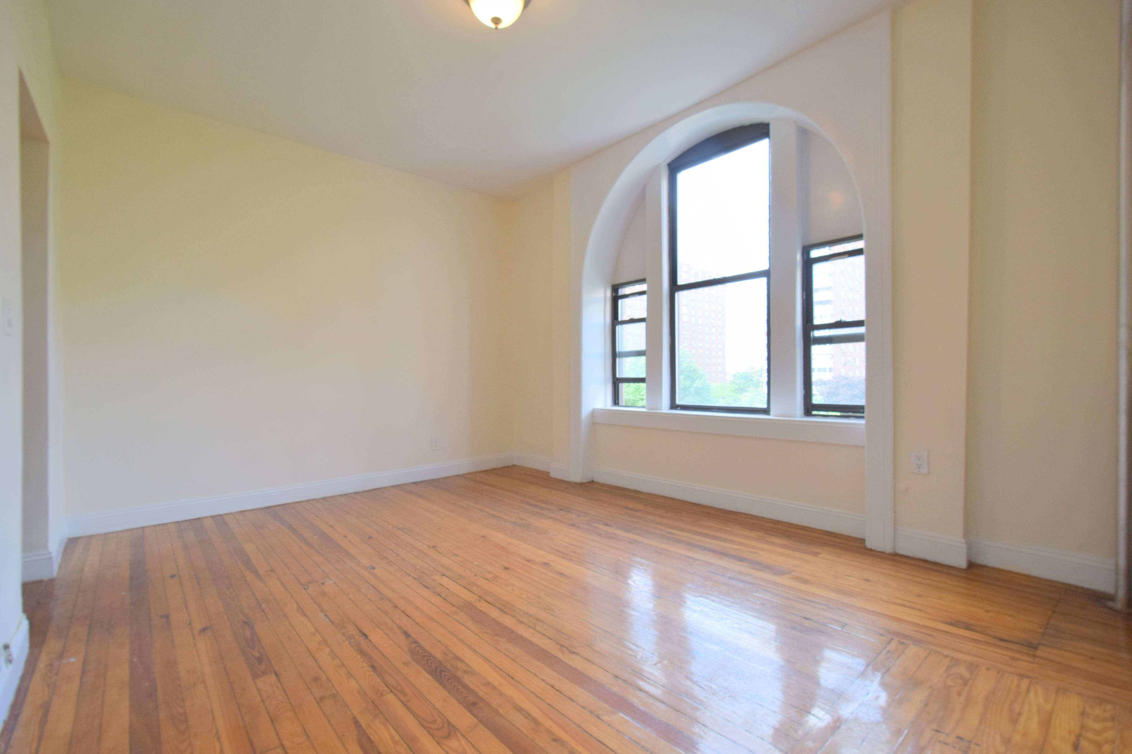 PRIME LOCATION in Morningside Heights !