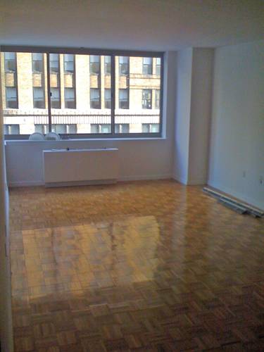 Beautiful ! **Spacious One Bedroom located in Chelsea** 