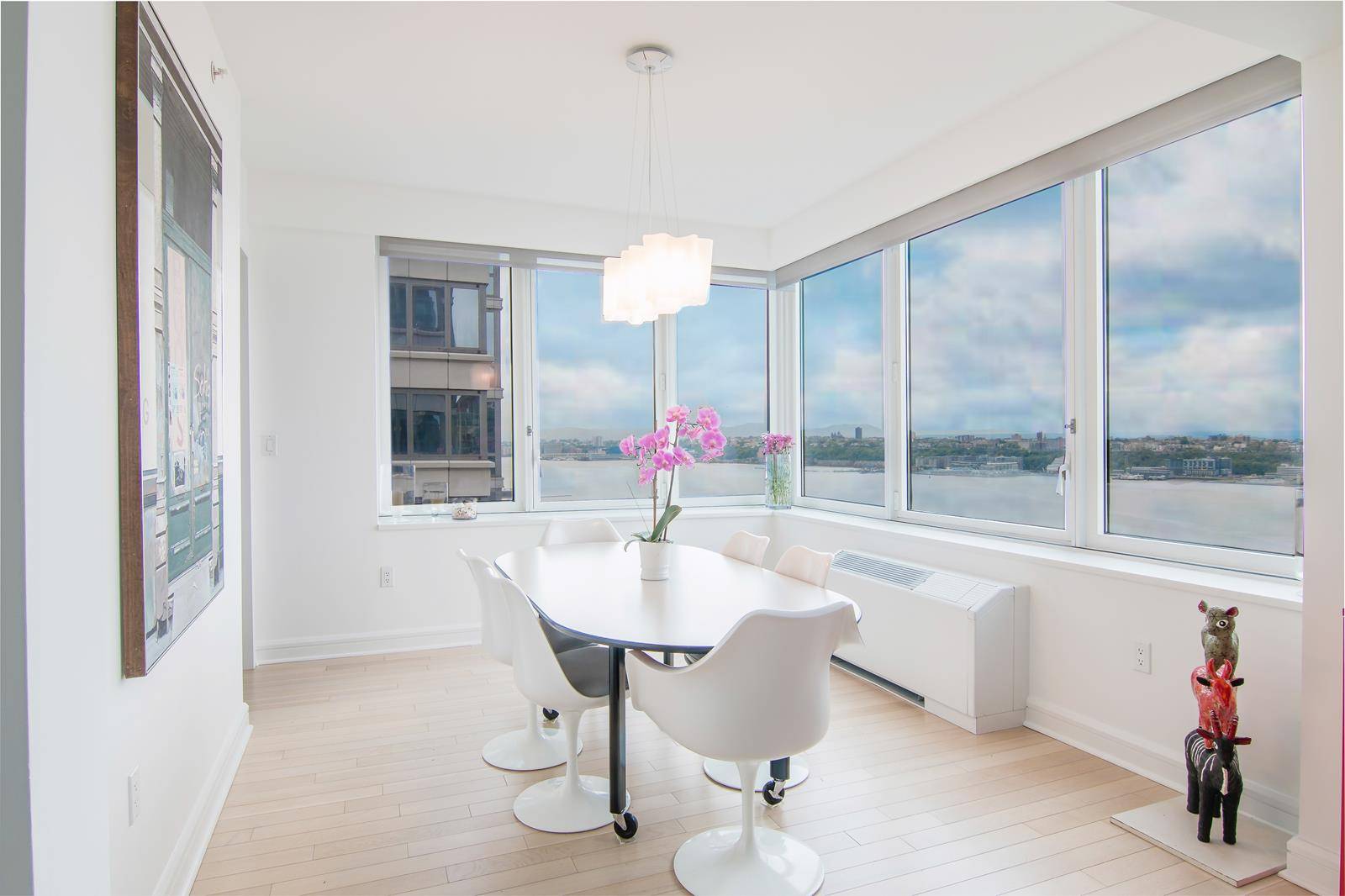 This is a spacious three bedroom three bathroom Lincoln Square condo with Hudson River and city views.