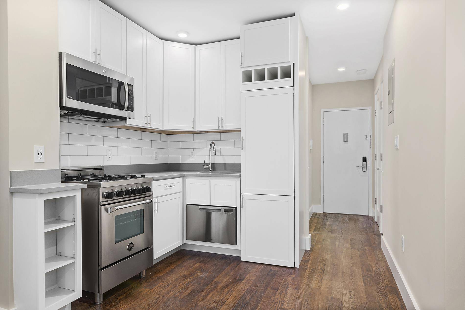 O FEE ! ABOUT THE APARTMENT Stunning High End Finishes Throughout This Newly Renovated Home !