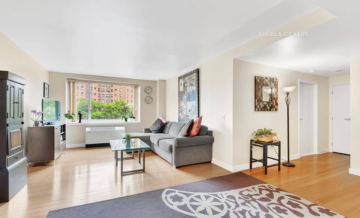 Southern exposed spacious quiet 2 bed 2 bath facing the landscaped courtyard and 115th street.