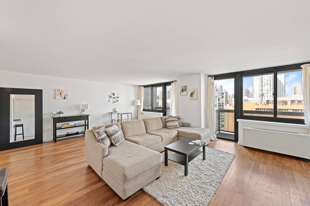 Bright & Spacious 2 bed/ 2 bath, Private Outdoor Space with Open Views