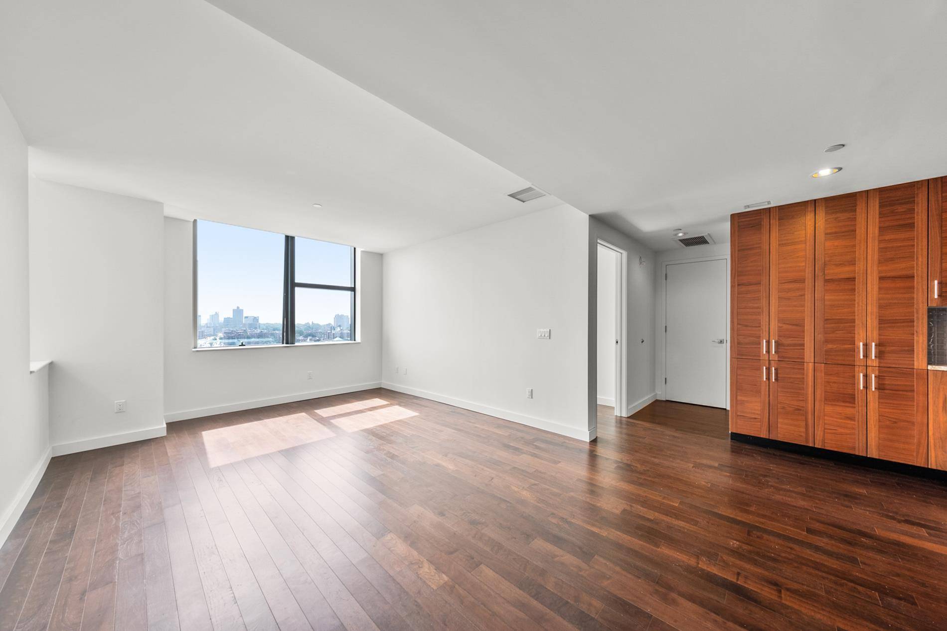 Teleport yourself above the horizon in this sun drenched, 16th floor residence in The Aston, Forest Hill s most sought after full service, condominium building.