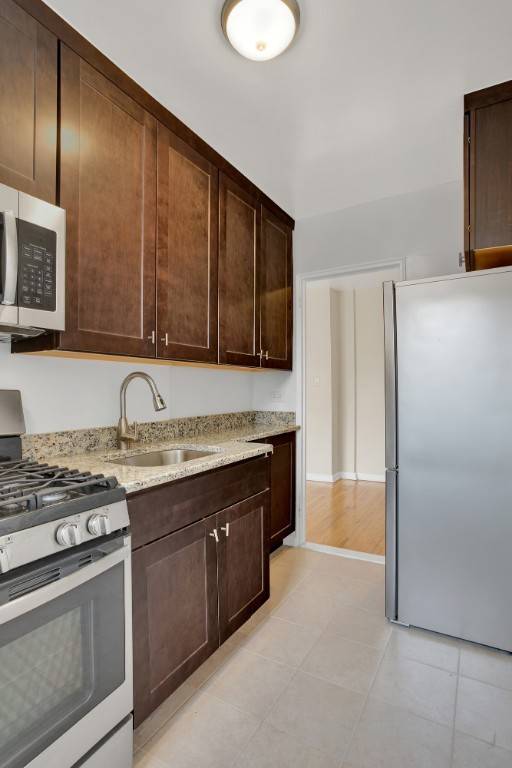 Gut Renovated 2 Bedroom w Elevator, WASHER DRYER, Dishwasher, Microwave Building Amenities Laundry Elevator Parking Garage 200 month Super On Site Unit Amenities HEAT AND HOT WATER INCLUDED Washer Dryer ...