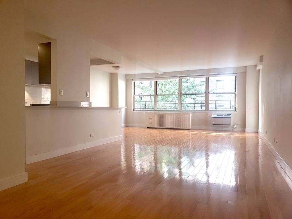 NO FEE! SPACIOUS, BEAUTIFULLY RENOVATED 1-BEDROOM THAT CAN BE CONVERTED INTO A 2-BEDROOM.