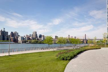 No fee-State of the art living on the Long Island City waterfront!