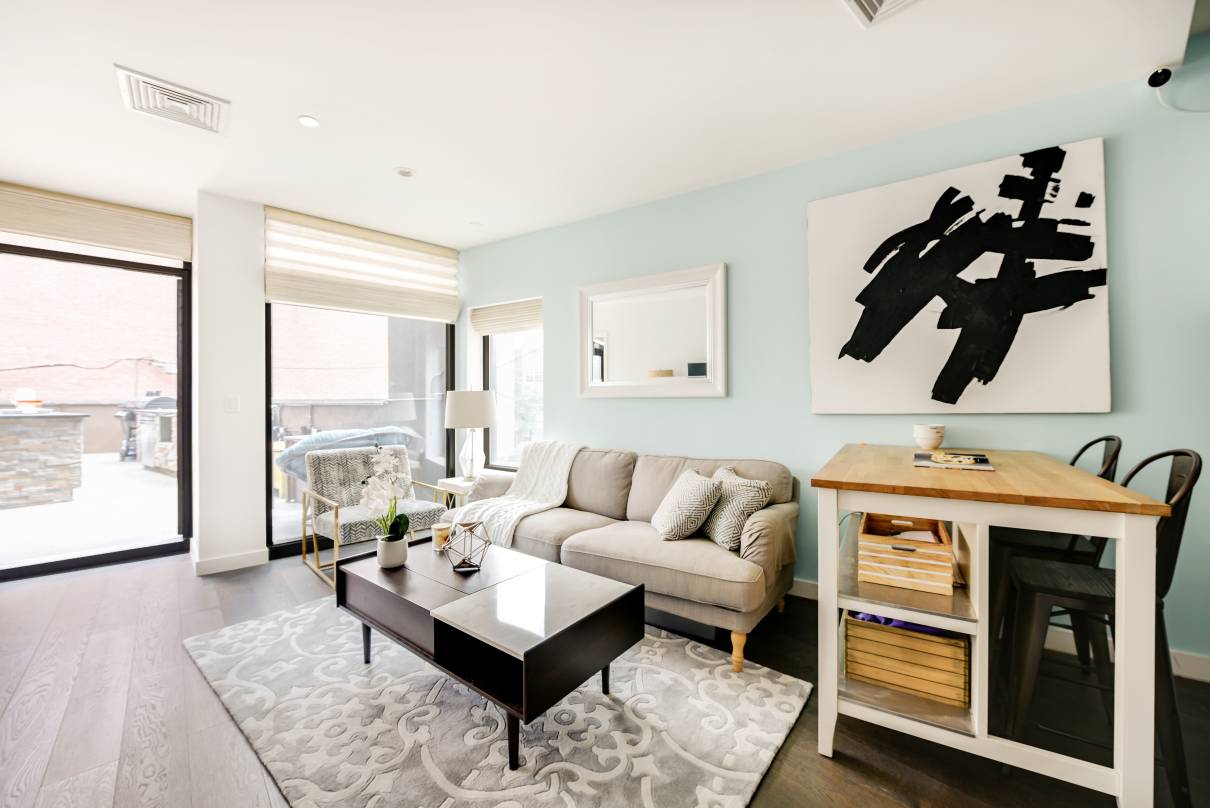 This new development 1 bedroom apartment located in East Williamsburg has it all.