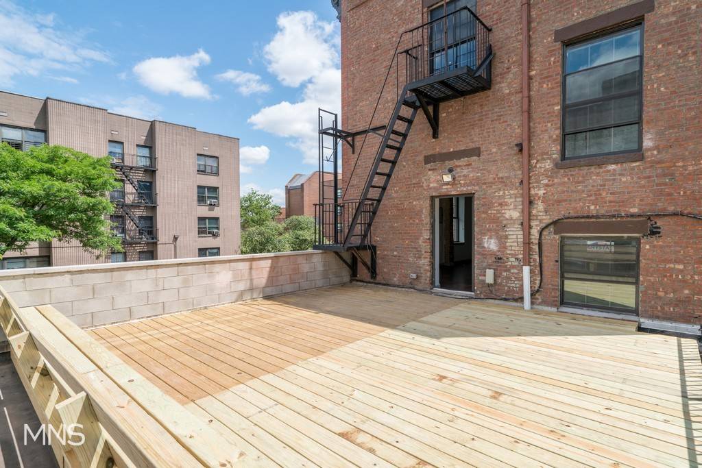 Stuyvesant Heights Reno 3 Bed 2 Bath Flr Thru w Private Deck_Laundry_Central Air amp ; Heat Parking Prime Stuyvesant Heights Location True 3 bedroom with 2 full baths Fully renovated ...