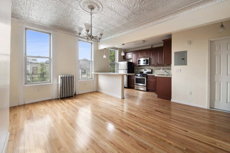 No Fee ! Immediately available for rent is a gorgeous 3 bedroom 1 bathroom unit in Bushwick.